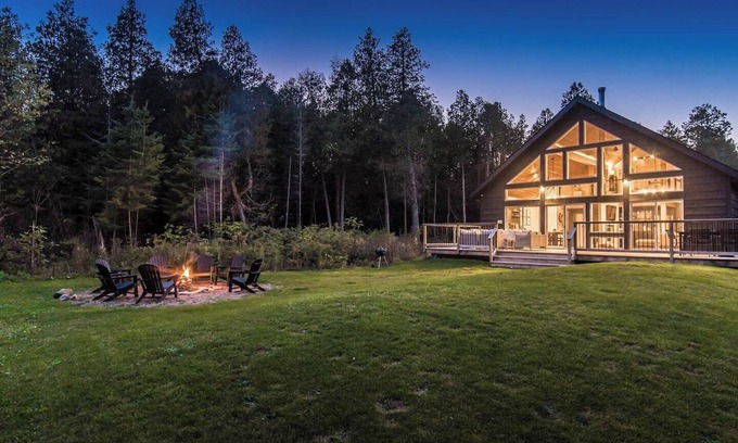 Tobermory Cabin | Luxury Tobermory Retreat: Modern Home + Hot Tub