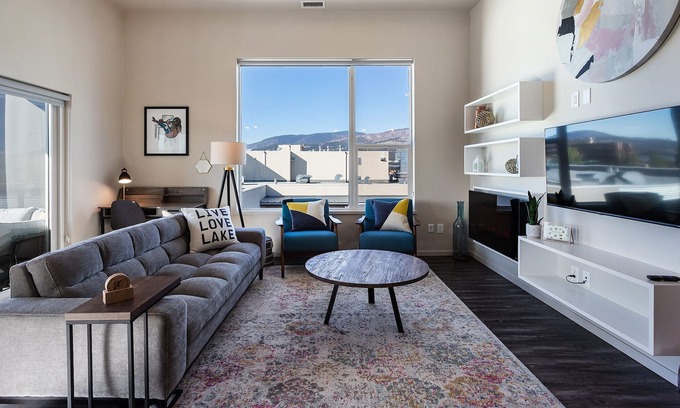 Kelowna Central Business District Condo | Luxury Top Floor 2 bdrm Condo in Downtown Kelowna