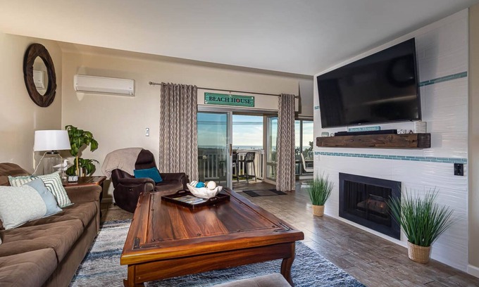 Solana Beach House | Luxury Townhome at the Del Mar Track by the Beach