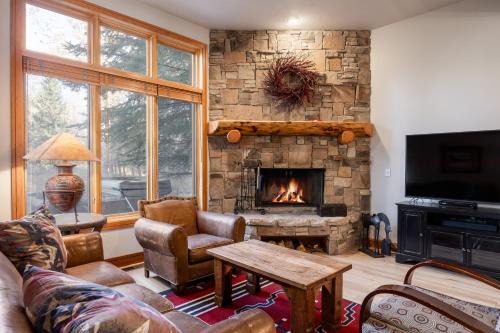 Park Meadows House | Luxury Townhome, Private Hot Tub