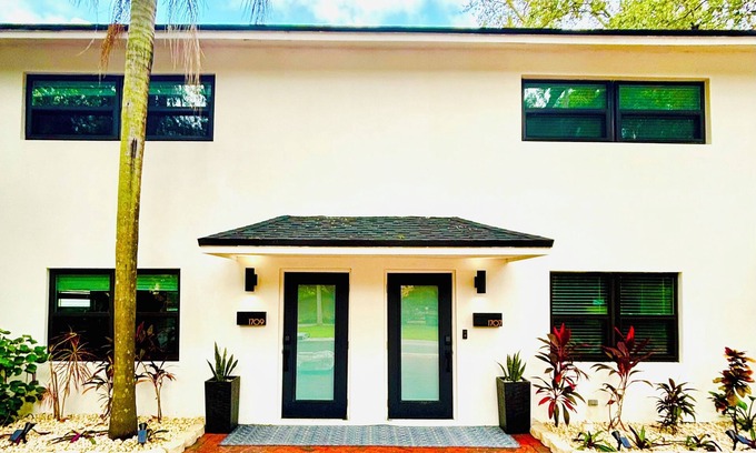 River Oaks House | Luxury Townhome by Fort Lauderdale Beach & Downtown