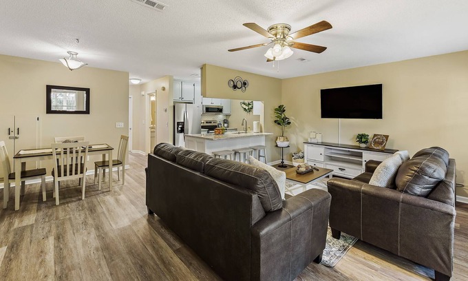 Enterprise House | Luxury Townhouse 5 min from Fort Novosel and downtown Enterprise