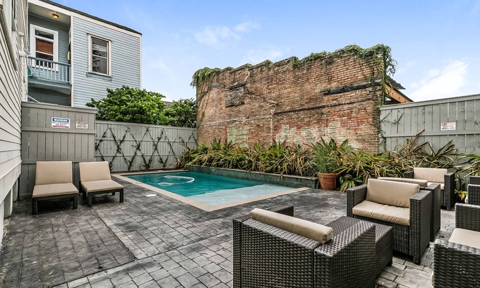 Faubourg Lafayette House | Luxury Townhouse close to FQ & City Hot Spots