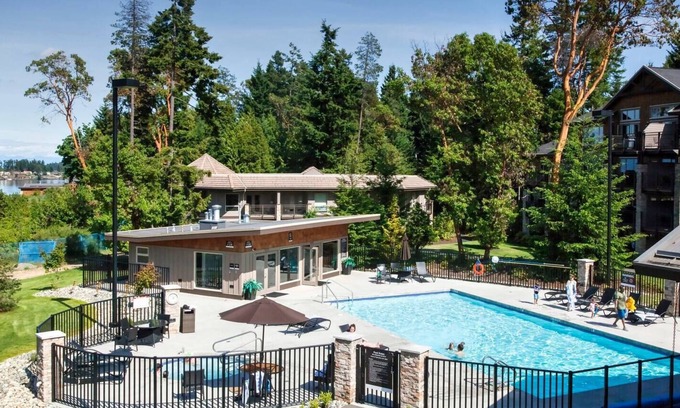 Regional District of Nanaimo House | Luxury Townhouse on Rathtrevor Beach with Pool!