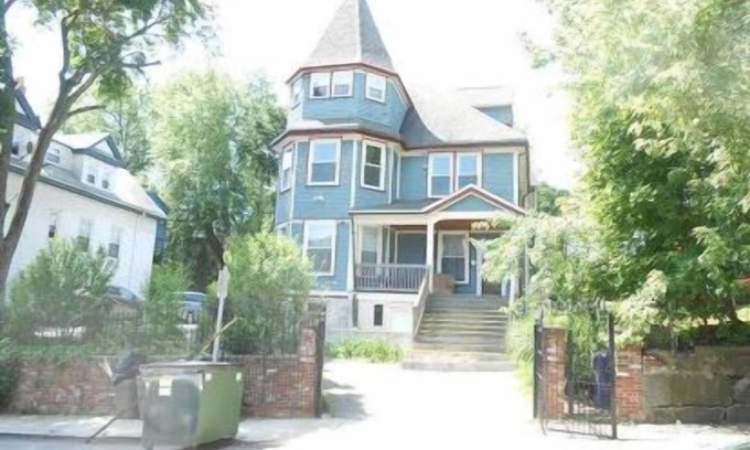 Roxbury House | Luxury townhouse w pks 10 minutes from Fenway, S End Brigham circle & downtown