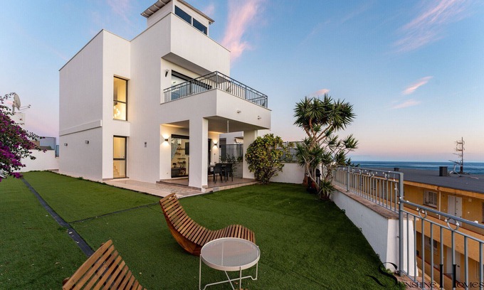 Torreblanca Ski Chalet | Luxury townhouse with rooftop Sauna & Jacuzzi