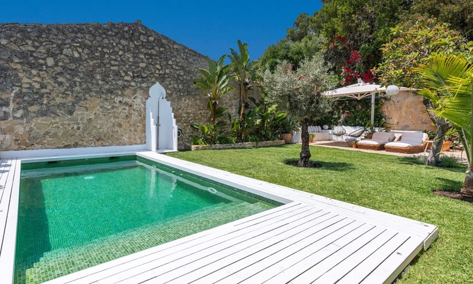 Selva Villa | Luxury townhouse with garden and heated pool.
