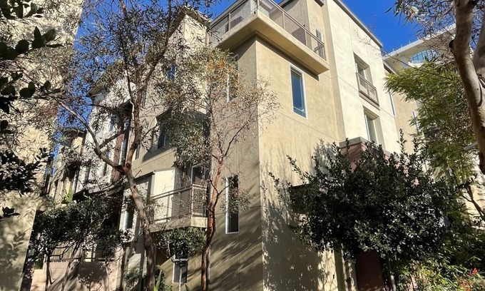 Irvine Business Complex House | LUXURY TOWNHOUSE WITH LOFT & PRIME VIEW