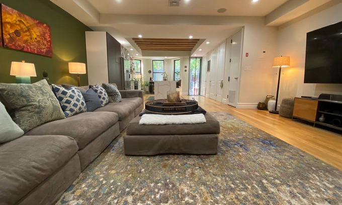 Ocean Hill House | Luxury Townhouse with housekeeping and outdoor space