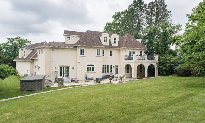 Newton House | Luxury treat Tuscany style villa just few miles from downtown Boston