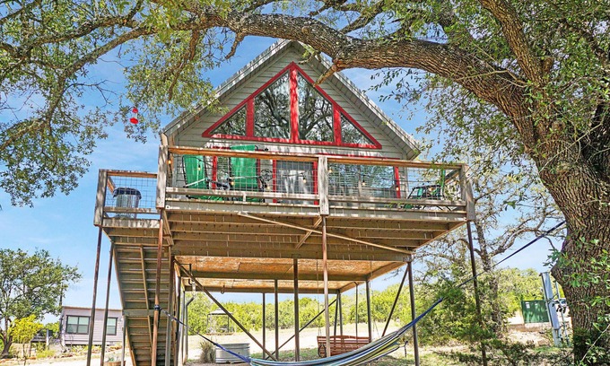 Dripping Springs Cabin | Luxury Treehouse w/Grill, Fire Pit, & Pond in Dripping Springs