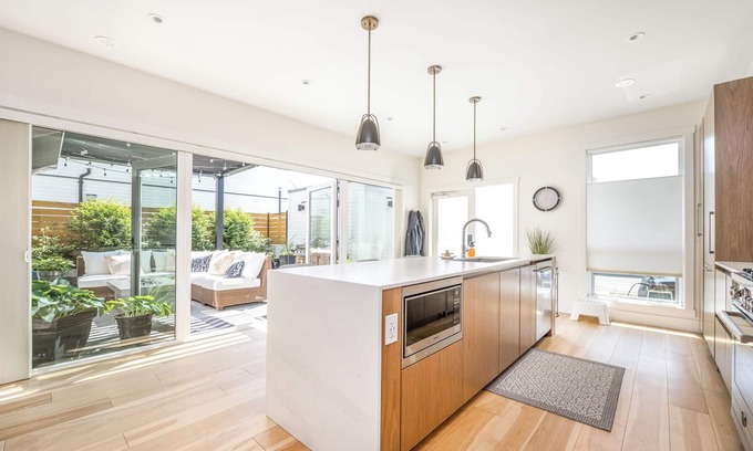 Boundary Bay House | Luxury Tsawwassen Home. Close to Beach and ammenities.