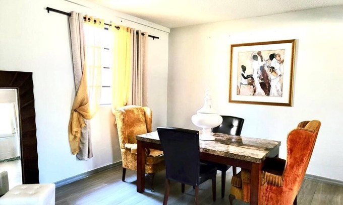 Fruitland Park House | Luxury two-story Guesthouse