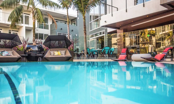 Carthay Circle Apartment | Luxury Unit Walking Distance from LACMA w/W/D & Parking