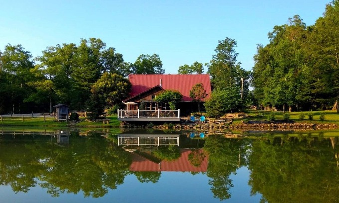 Sharpsburg Cabin | Luxury Vacation and Hunting Cabin with Hot Tub, Game Room, and Pond