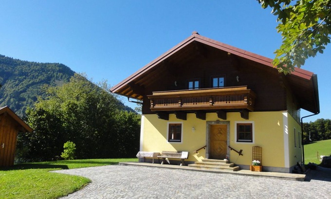 Krispl House | LUXURY VACATION HOME & CLOSE TO THE CITY OF SALZBURG & TOURING SKI SLOPE & PANORAMIC MOUNTAIN VIEW
