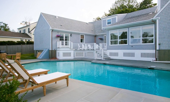 Fifth Ward House | Luxury Vacation Home ~ Pool ~5 Minute Walk to New York Yacht Club or Ft Adams