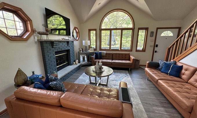 Albrightsville House | Luxury Vacation home in the Poconos close to the lake and community pool.