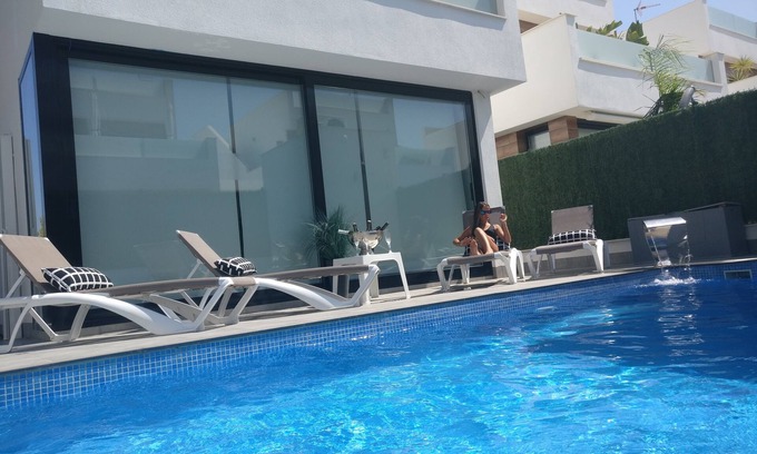 Los Cuarteros Villa | Luxury Villa Pool, 10 mins Walk to Beach & Golf near by