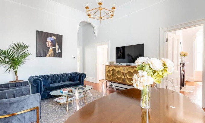 Prescott House | Luxury Victorian House 10 mins to SF, Rose Garden & 3 Private Parking