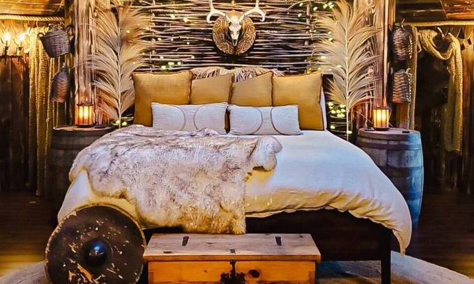 Auburn Cabin | Luxury Viking Themed Yurt! A Glamping and Spa experience 35 miles from Seattle!