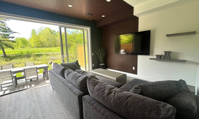 Gravenhurst Villa | Luxury Villa 3 Bedroom Villa Located in Muskoka Bay Golf and Resort