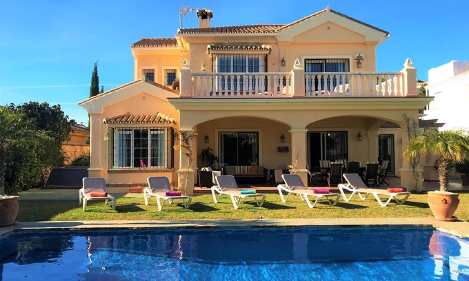 Casares Villa | luxury villa ALL INCLUDED! ADSL, electricity, water, pool, SAT-TV, garden