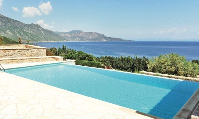 Leonidio Villa | LUXURY VILLA AT POULITHRA