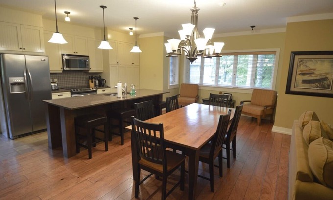 Rideau Lakes Villa | Luxury Villa at Wolfe Springs Golf & Waterfront Resort