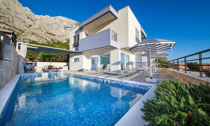 Veliko Brdo Villa | Luxury Villa Blue Silk with Heated Pool