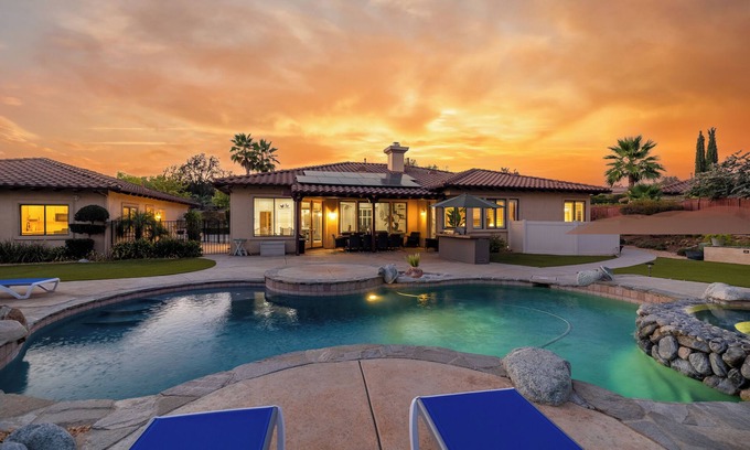 Fallbrook House | Luxury Villa Close to your wedding venues, Golf and Wineries