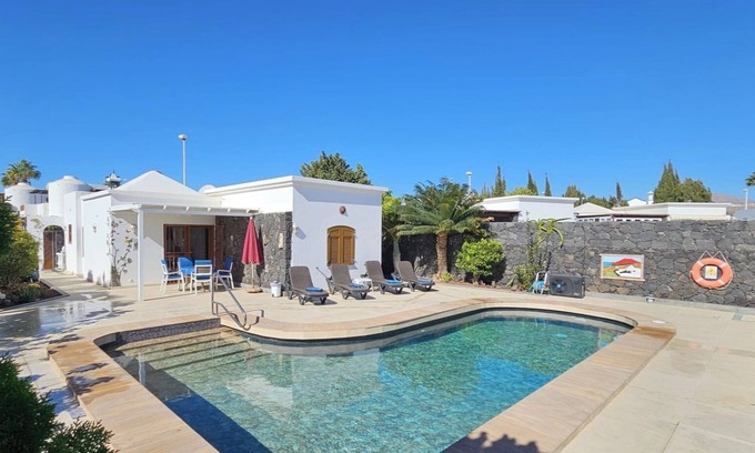 Los Pocillos Villa | Luxury villa near beach (2 bedr., 2 bathr.) with nature-inspired private pool