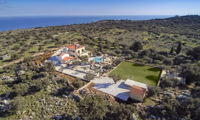 Kokkinon Khorion Villa | Luxury Villa Freedom for families/groups/events/retreats, 5 min from the beach