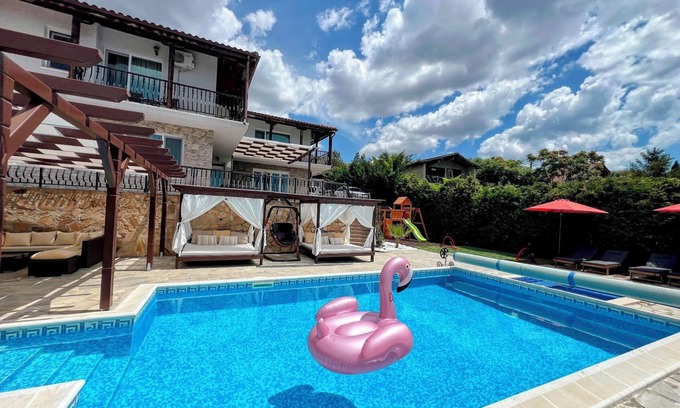 Balchik Villa | Luxury Villa "Gioia Del Sole" in walking distance to the Sea Promenade.
