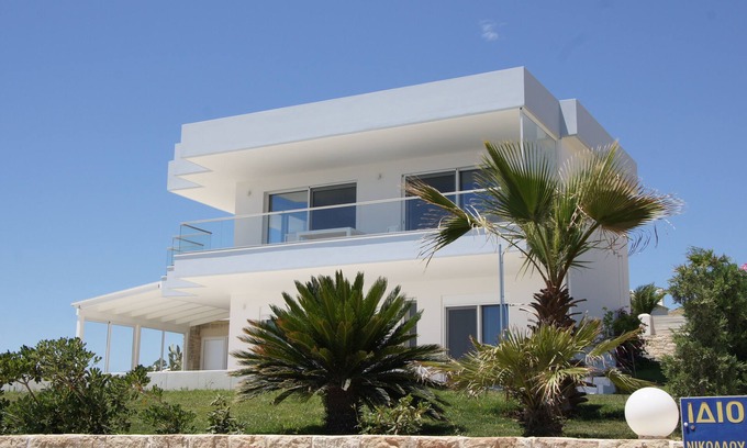 Kalamaki Villa | Luxury villa with sea views and a few steps to the beach