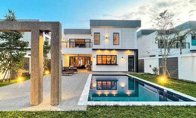 Chiang Mai Villa | Luxury Villa in Green Community. 10 min from Old City/Airport.