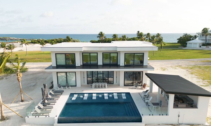 Rokers Point Villa | Luxury Villa! Includes Full Concierge! 4-Bedroom Option