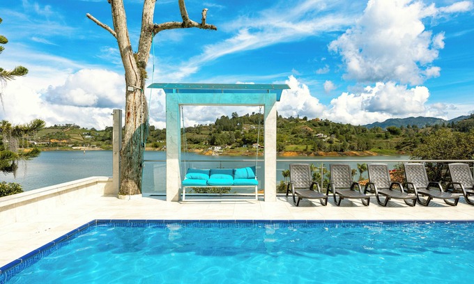 El Penol Villa | Luxury villa/jet ski/boat/launch/reservoir front/wifi