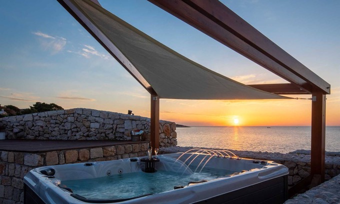 Cove Rogacic Villa | Luxury Villa Lighthouse Beyond
