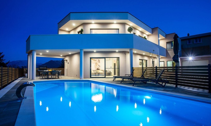 Zvecanje Villa | Luxury Villa Luka With Pool, Jacuzzi and Great Views!