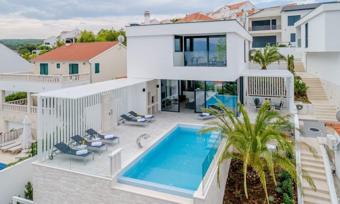 Sutivan Villa | Luxury Villa Luna with Swimming Pool