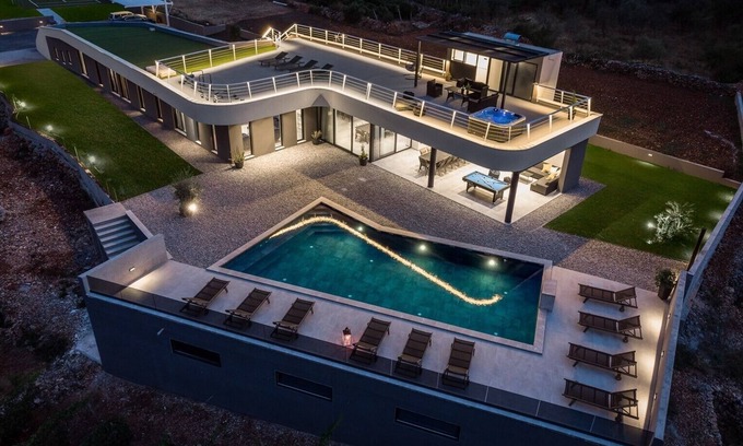 Zmijavci Villa | Luxury Villa Madre with heated Mineral pool, Whirlpool, Outdoor Gym