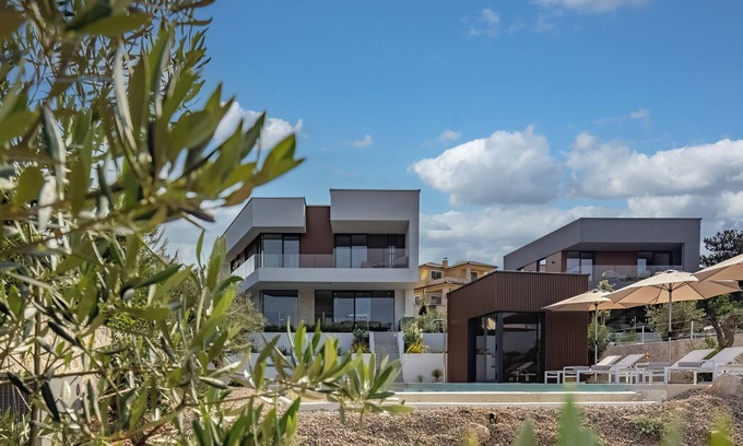 Vrbnik Villa | Luxury Villa Manatis with Infinity-Pool and Sandplace