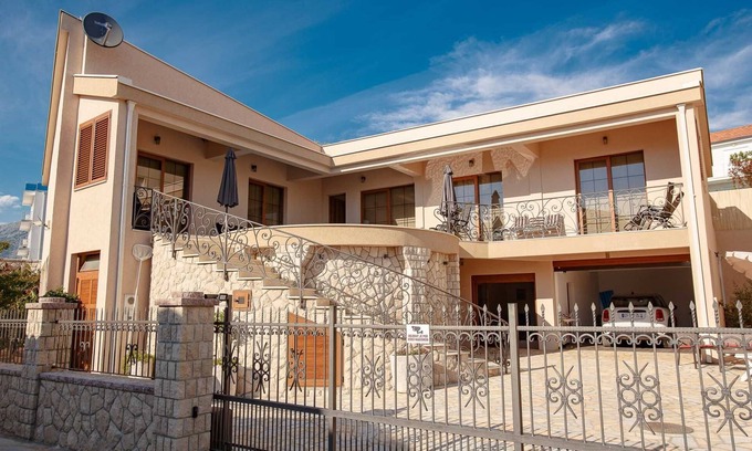 Utjeha Villa | Luxury Villa Napoli Colurful and Bright