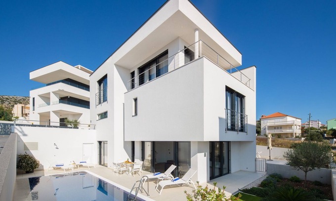 Seget Vranjica Villa | Luxury Villa Nautica Terza with Pool