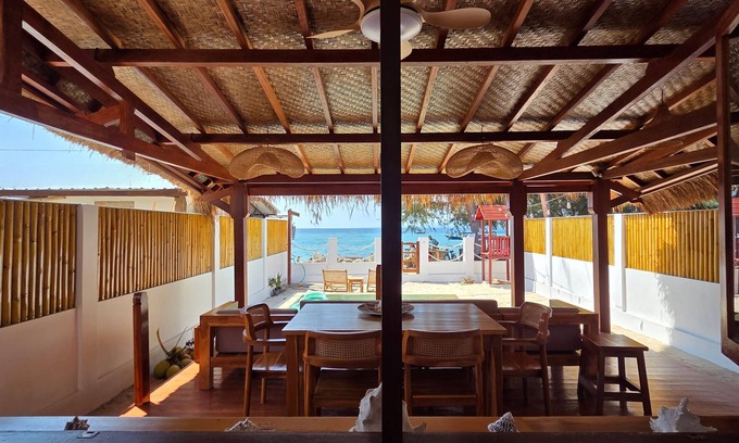 Gili Air Villa | Luxury Villa on Gili Air - Breakfast & Private Beach & Stunning Views & Turtles