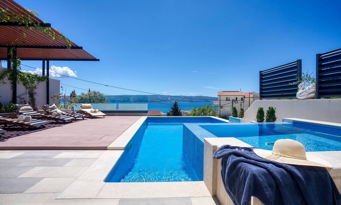Duce Villa | LUXURY VILLA PARADISE 120m from sandy beach, heated pool, billiard, max 12 pax