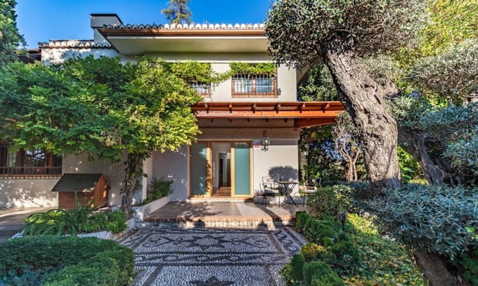 Albolote Villa | Luxury Villa! Pool, Garden, and Jacuzzi. Granada