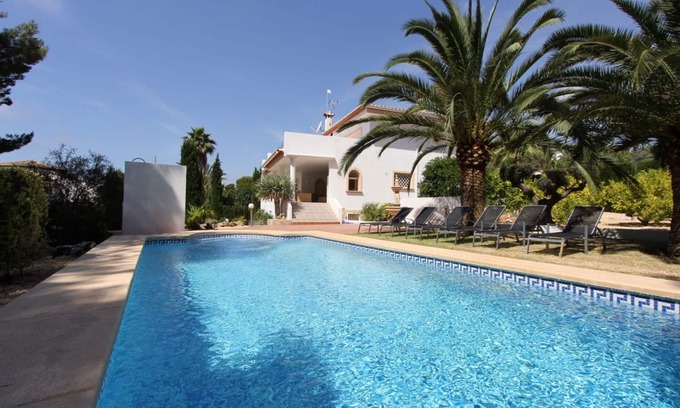Moravit Villa | Luxury Villa Private Pool, Sea 500m, AirCon, Games room, Close to Town