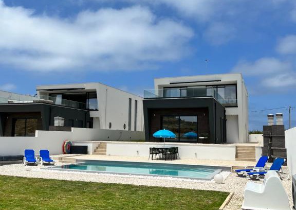 Sao Martinho do Porto Villa | Luxury villas with heated pool & panoramic ocean & valley views